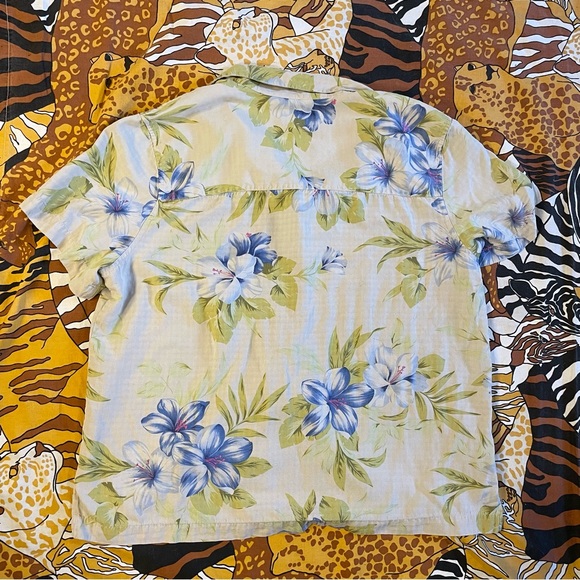 100% silk Large Vintage Silks by Bill Blass Jeanswear - Picture 3 of 8